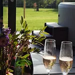 The At Thornbrook Apartmán *